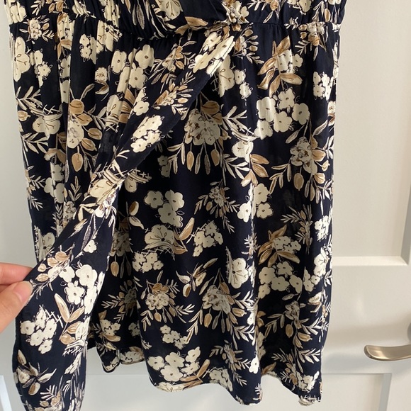 ZARA Floral Wrap Dress in Medium - Picture 8 of 9